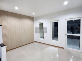Casa adosada en venta de 4 habitaciones en Nong Khaem, Bangkok