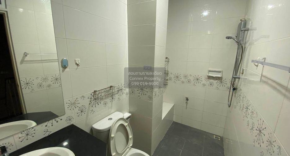 Casa adosada en venta de 4 habitaciones en Khlong Sam Wa, Bangkok