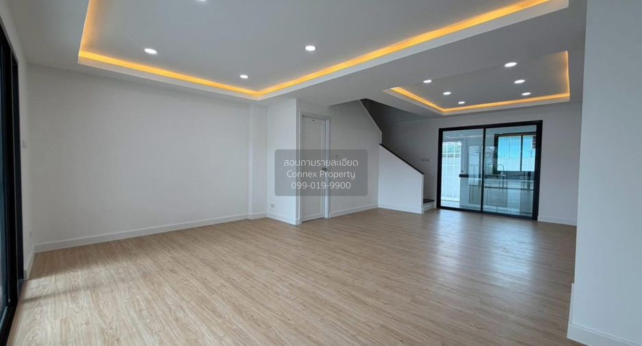 À vendre 4 chambres maison de ville à Wang Thonglang, Bangkok