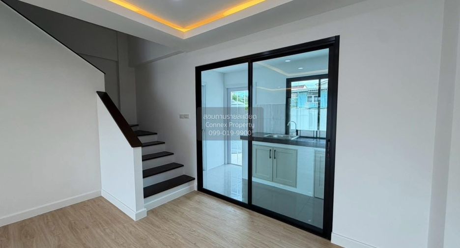 À vendre 4 chambres maison de ville à Wang Thonglang, Bangkok