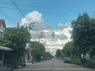 Casa adosada en venta de 2 habitaciones en Lam Luk Ka, Pathum Thani