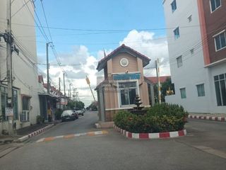 Casa adosada en venta de 2 habitaciones en Lam Luk Ka, Pathum Thani