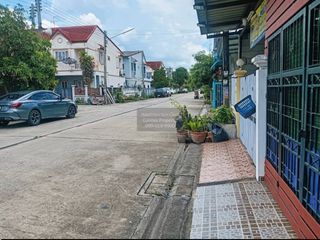 Casa adosada en venta de 2 habitaciones en Lam Luk Ka, Pathum Thani