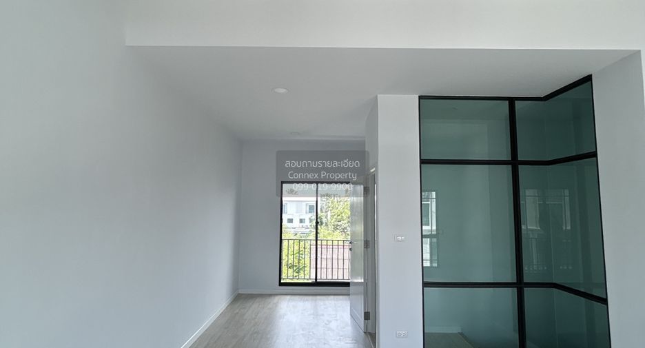 À vendre 4 chambres maison de ville à Phasi Charoen, Bangkok