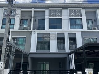 À vendre 4 chambres maison de ville à Phasi Charoen, Bangkok
