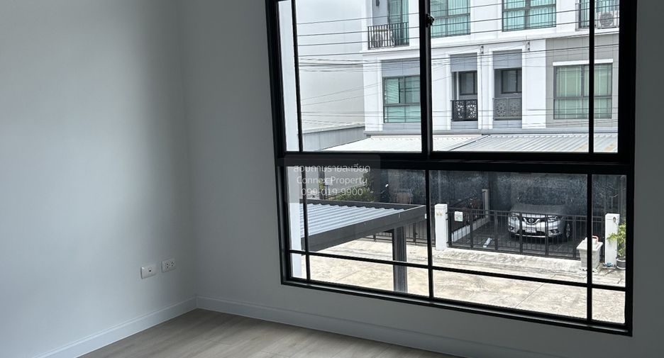 À vendre 4 chambres maison de ville à Phasi Charoen, Bangkok
