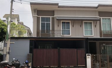 Casa adosada en venta de 3 habitaciones en Thanyaburi, Pathum Thani