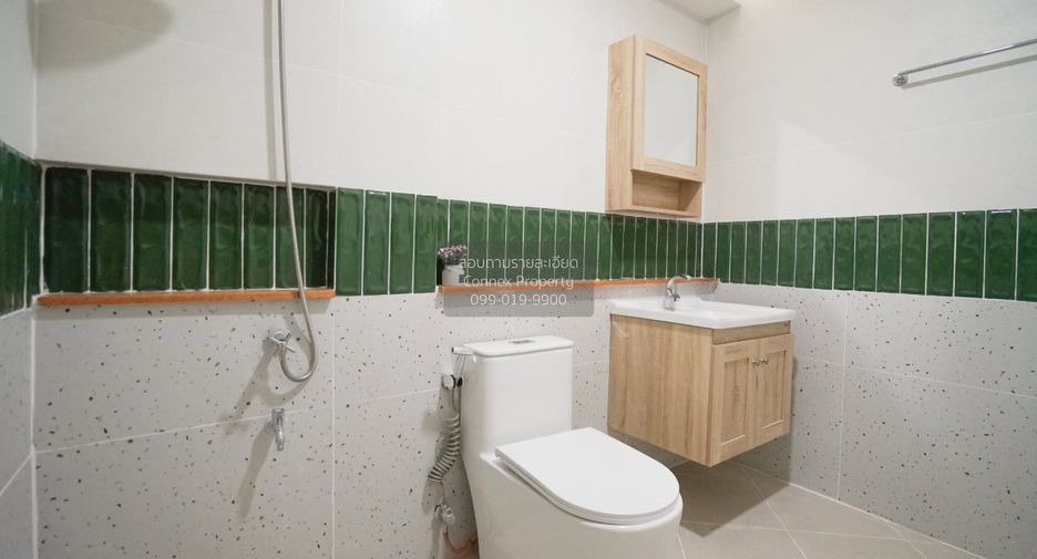 Casa adosada en venta de 2 habitaciones en Bang Khen, Bangkok