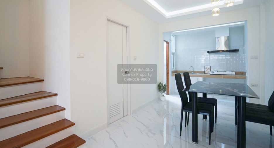 Casa adosada en venta de 2 habitaciones en Bang Khen, Bangkok