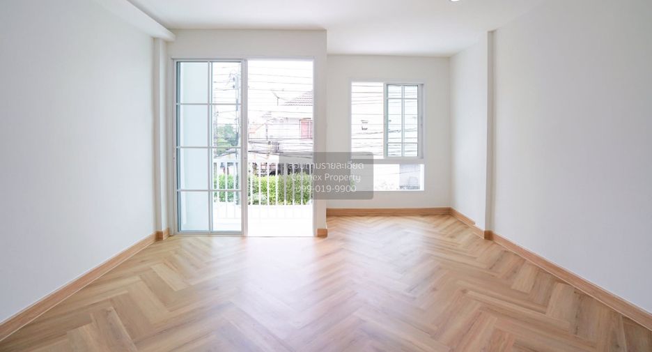 Casa adosada en venta de 2 habitaciones en Bang Khen, Bangkok