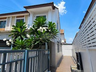Casa adosada en venta de 3 habitaciones en Mueang Nonthaburi, Nonthaburi