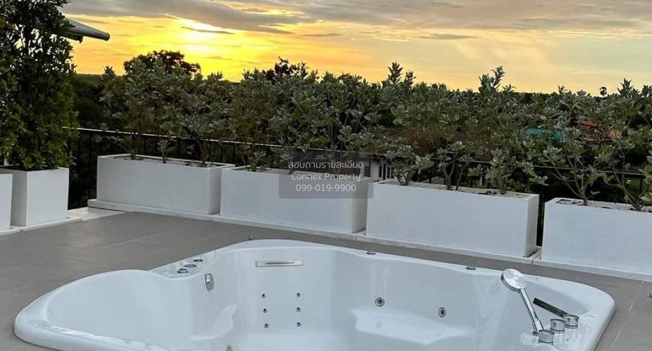 For sale 6 bedrooms villa in Nakhon Chai Si, Nakhon Pathom