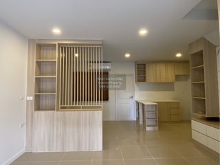 出售 3 卧室 独立屋 在 Lat Krabang, 曼谷