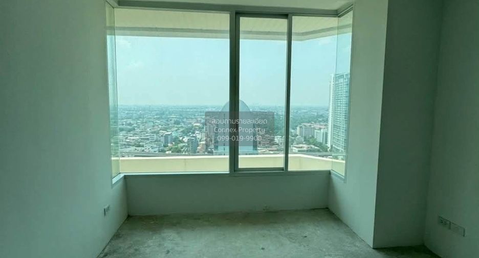 For sale 3 bedrooms condo in Dusit, Bangkok