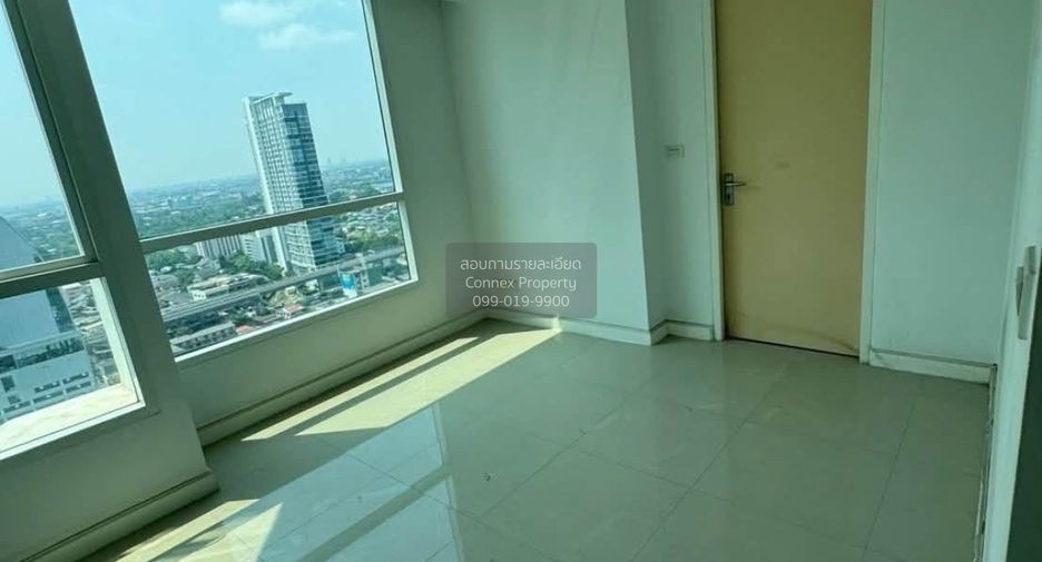 For sale 3 bedrooms condo in Dusit, Bangkok