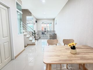 Reihenhaus zum Kauf mit 3 Zimmer in Bang Phli, Samut Prakan