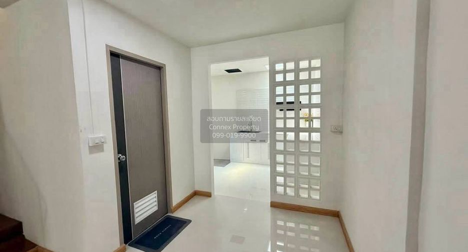 Casa adosada en venta de 2 habitaciones en Bang Khen, Bangkok
