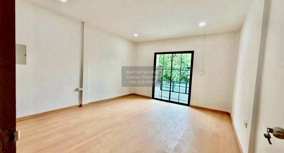 Casa adosada en venta de 2 habitaciones en Bang Khen, Bangkok