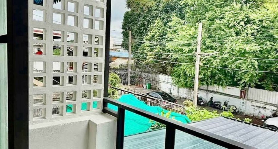 Casa adosada en venta de 2 habitaciones en Bang Khen, Bangkok