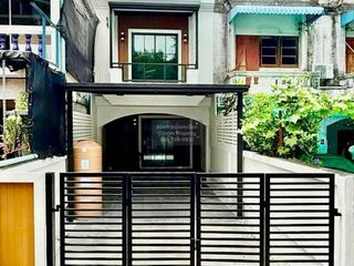 Casa adosada en venta de 2 habitaciones en Bang Khen, Bangkok