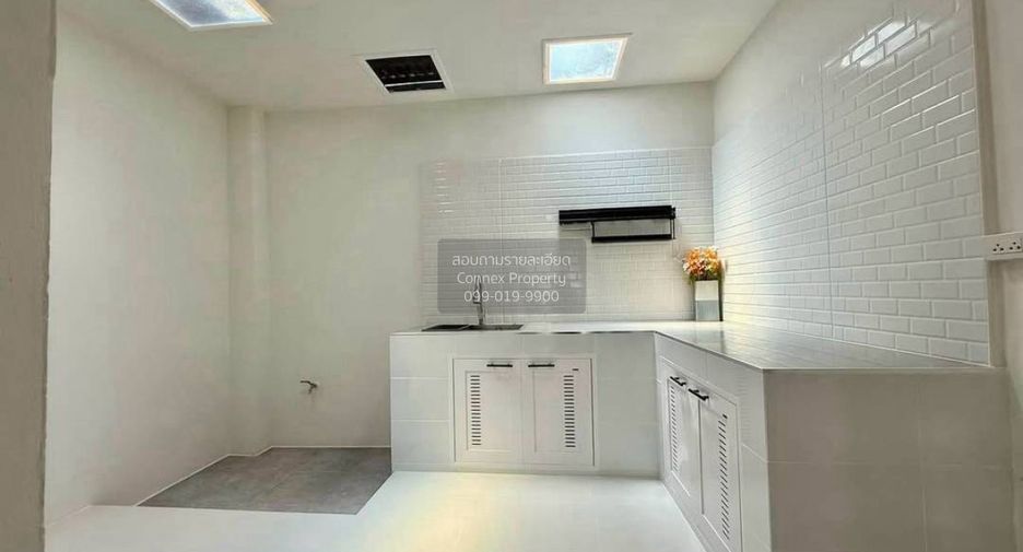 Casa adosada en venta de 2 habitaciones en Bang Khen, Bangkok