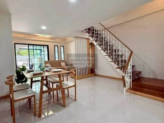 Casa adosada en venta de 2 habitaciones en Bang Khen, Bangkok