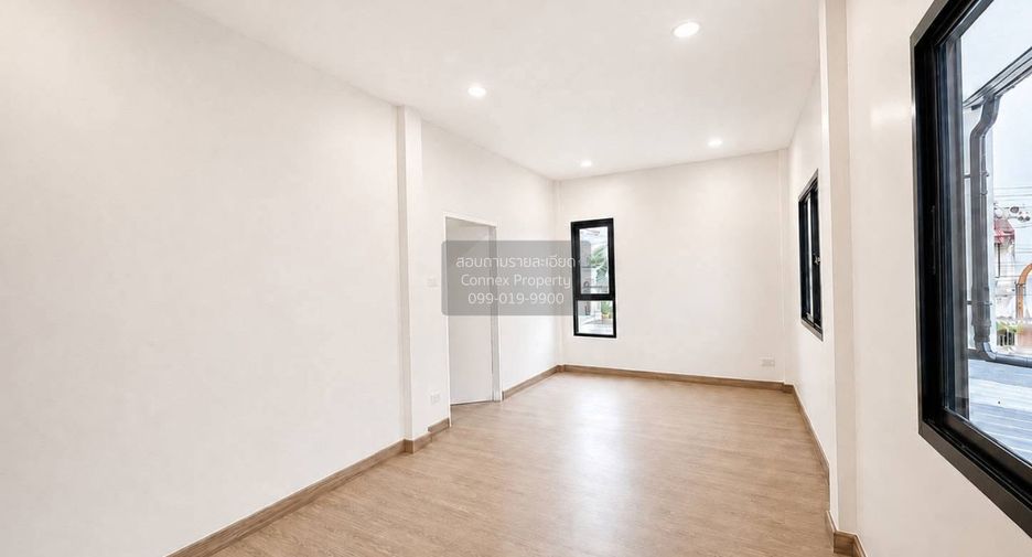 Casa adosada en venta de 3 habitaciones en Bang Bon, Bangkok