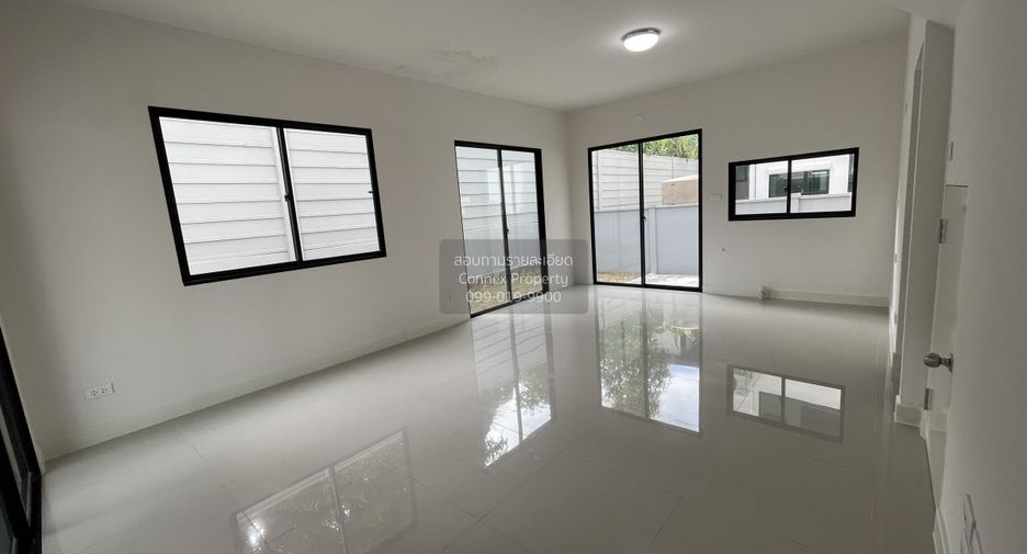Casa adosada en venta de 3 habitaciones en Bang Khen, Bangkok