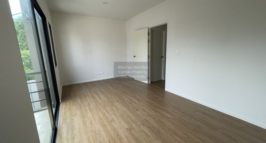 Casa adosada en venta de 3 habitaciones en Bang Khen, Bangkok