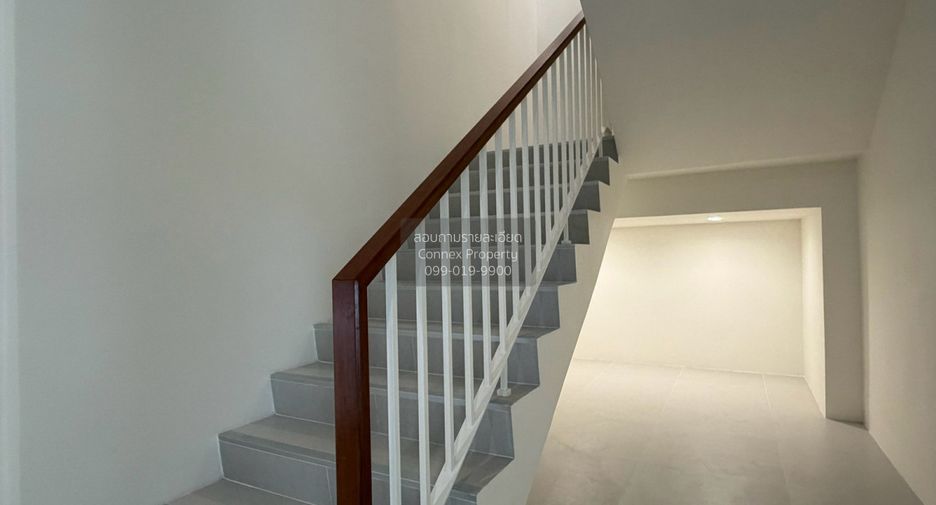 Casa adosada en venta de 5 habitaciones en Huai Khwang, Bangkok