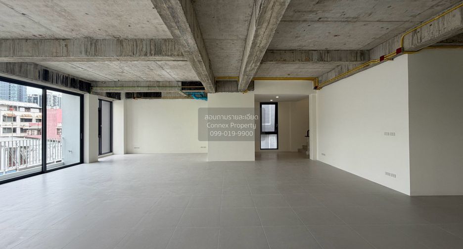 Casa adosada en venta de 5 habitaciones en Huai Khwang, Bangkok