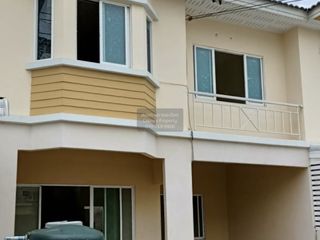 Casa adosada en venta de 3 habitaciones en Bang Khun Thian, Bangkok