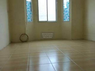 Casa adosada en venta de 3 habitaciones en Bang Khun Thian, Bangkok
