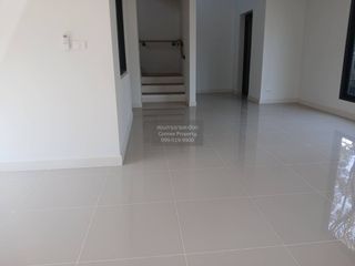 Casa adosada en venta de 3 habitaciones en Mueang Nonthaburi, Nonthaburi