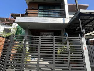 出租 2 卧室 联排别墅 在 Phra Khanong, 曼谷