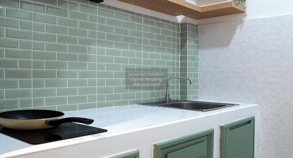 For rent 3 bedrooms townhouse in Huai Khwang, Bangkok