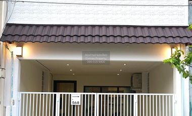 For rent 3 bedrooms townhouse in Huai Khwang, Bangkok