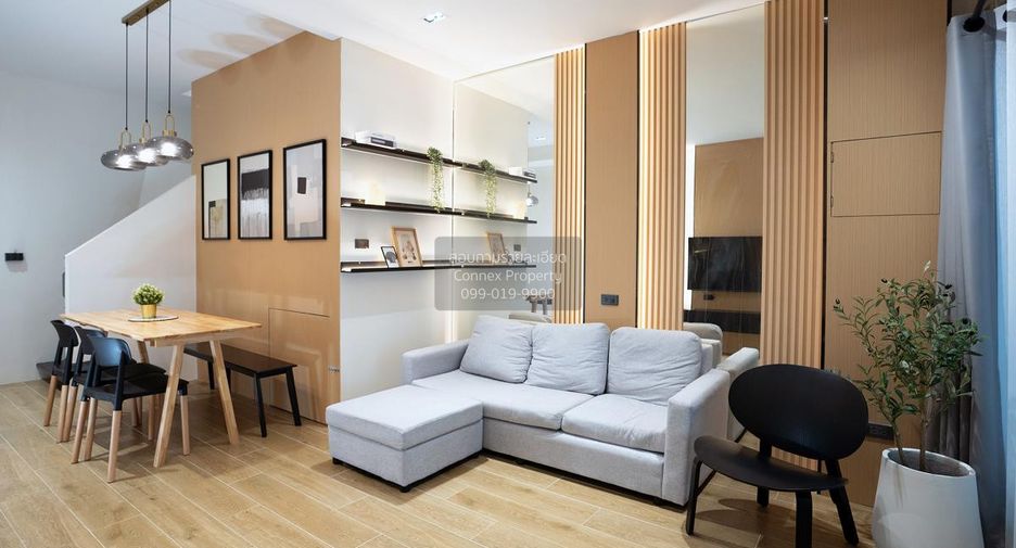 For rent 3 bedrooms townhouse in Huai Khwang, Bangkok