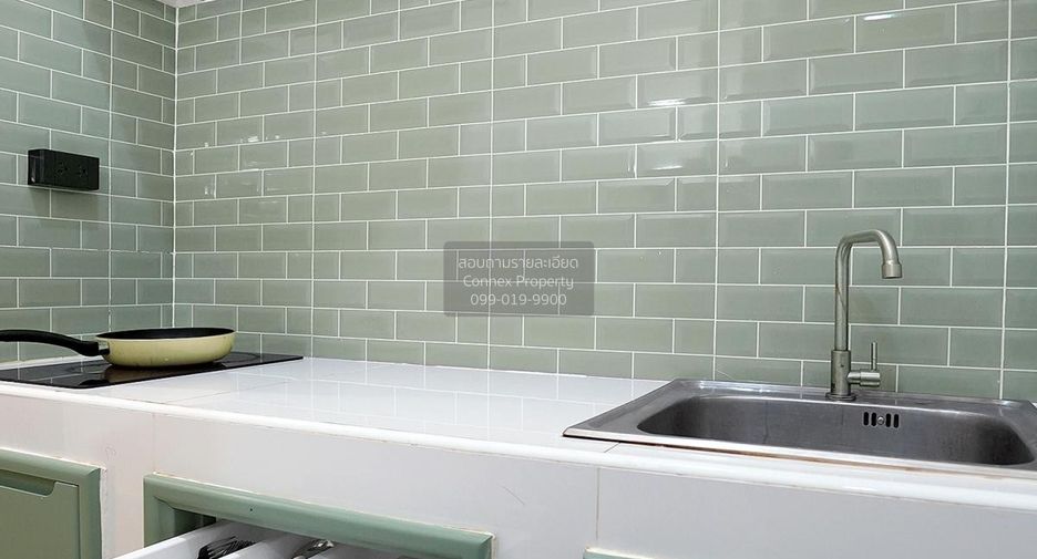 For rent 3 bedrooms townhouse in Huai Khwang, Bangkok