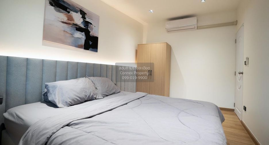 For rent 3 bedrooms townhouse in Huai Khwang, Bangkok