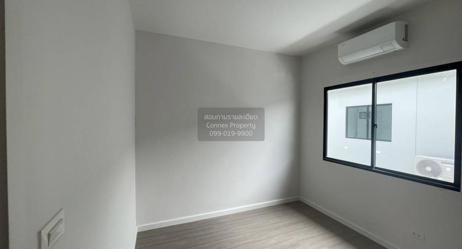 For rent 3 bedrooms townhouse in Lat Krabang, Bangkok