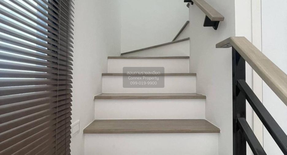 For rent 3 bedrooms townhouse in Lat Krabang, Bangkok