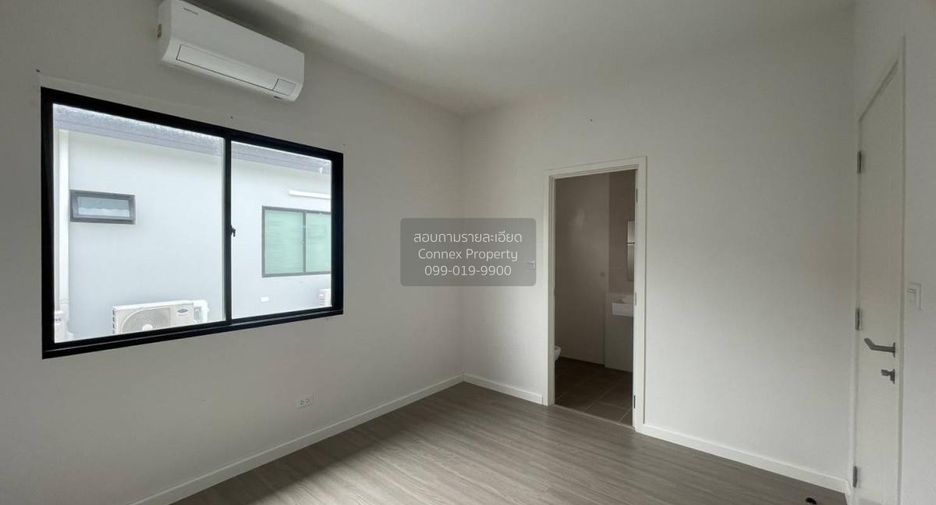 For rent 3 bedrooms townhouse in Lat Krabang, Bangkok