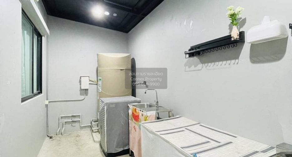 For rent 3 bedrooms townhouse in Lat Krabang, Bangkok