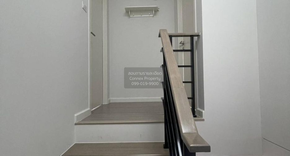 For rent 3 bedrooms townhouse in Lat Krabang, Bangkok