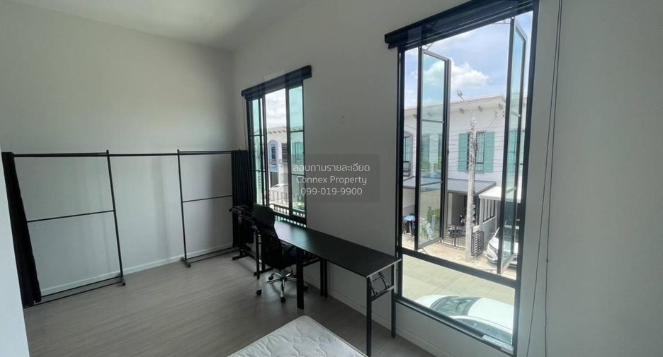 For rent 3 bedrooms townhouse in Lat Krabang, Bangkok