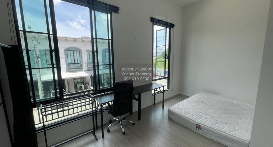 For rent 3 bedrooms townhouse in Lat Krabang, Bangkok