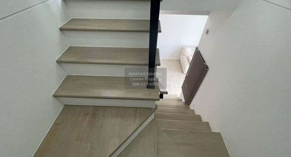 For rent 3 bedrooms townhouse in Lat Krabang, Bangkok
