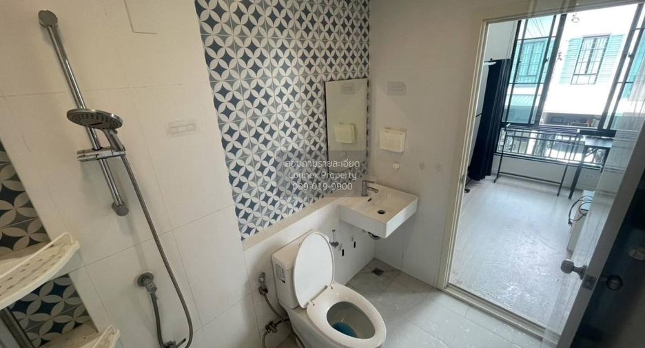 For rent 3 bedrooms townhouse in Lat Krabang, Bangkok