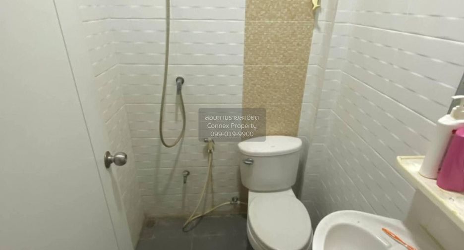 For rent 3 bedrooms townhouse in Saphan Sung, Bangkok